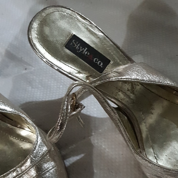 Gold sandles - Picture 3 of 4